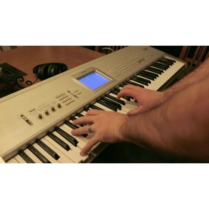 Korg Triton Studio 88: The Ultimate Workstation | TeclaCenter Ins