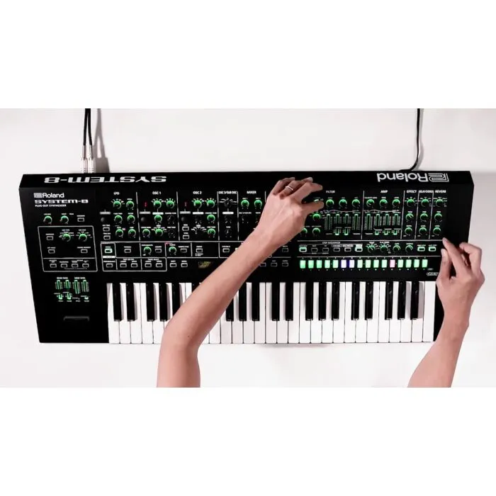 Sintetizador Roland System-8 com Plug-Out | TeclaCenter Instrumen