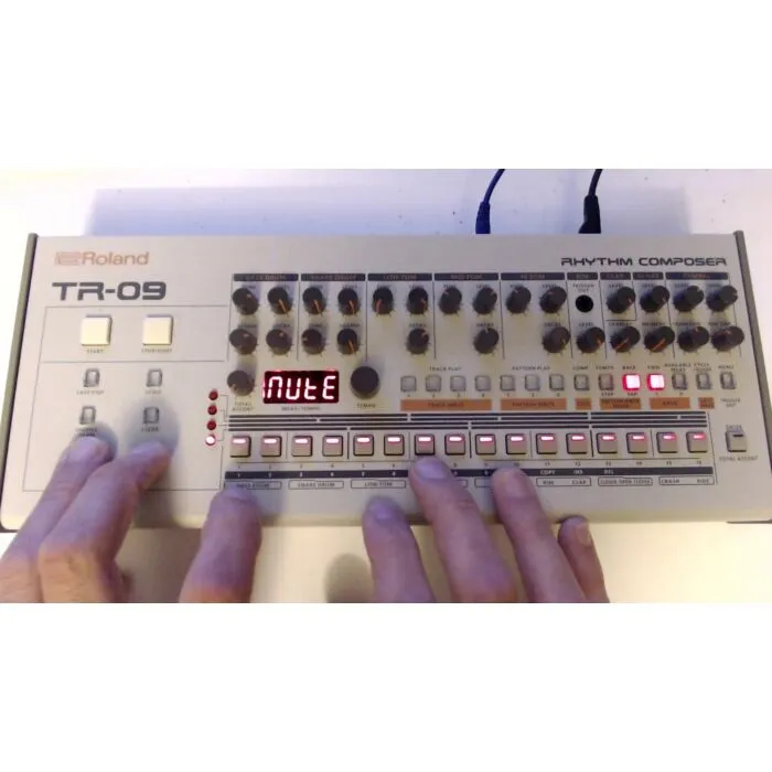 Roland TR-09 リズムコンポーザー　rolandboutique Amazon | Roland Boutique TR-09 Rhythm Composer リズム