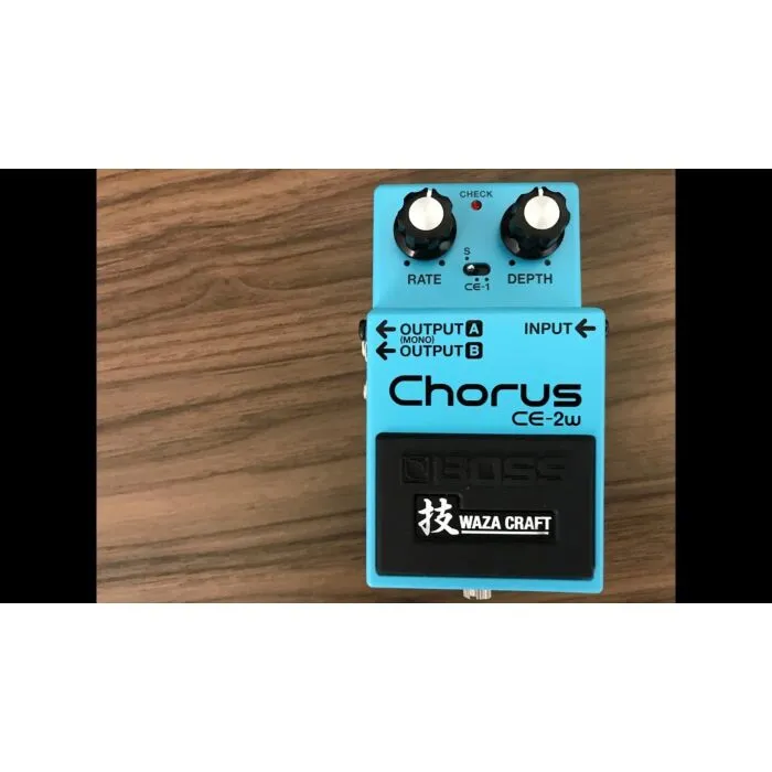 Roland Boss CE-2W Chorus Pedal - Classic Tone with Modern Feature