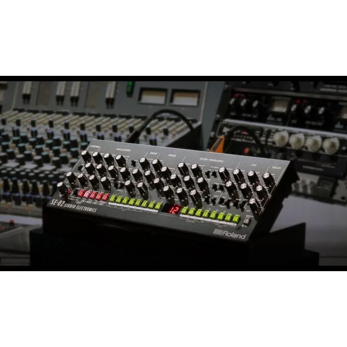 Sintetizador Analógico Roland SE-02 - Som Vintage e