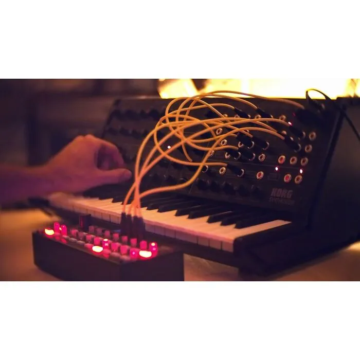 KORG MS-20mini とSQ-1セット KORG MS-20mini とSQ-1セット KORG「MS-20M Kit + SQ-1」を発表！