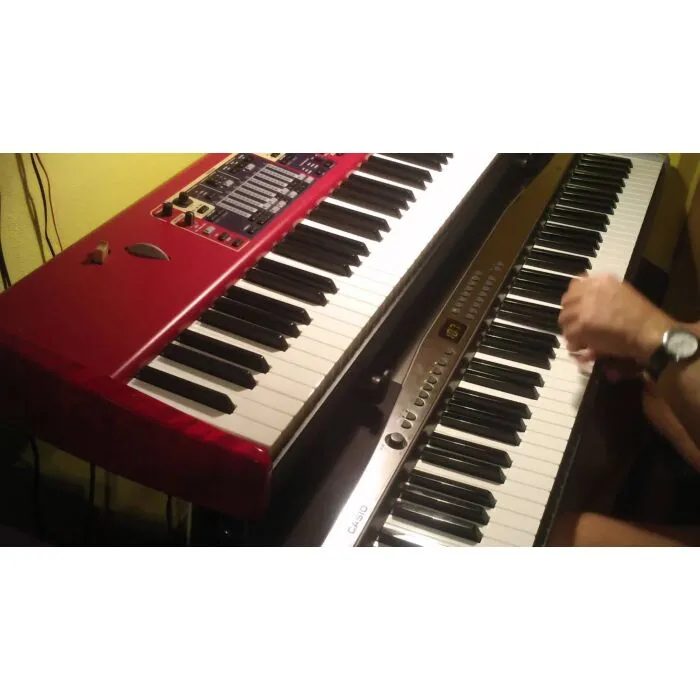 Piano Digital Casio Privia PX-300 com 168 Timbres e Acompanhament