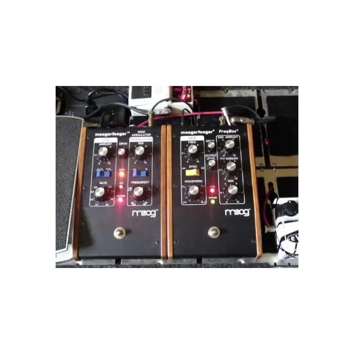 moog moogerfooger mf-107 freqbox (black) - pedal sintetizador mod