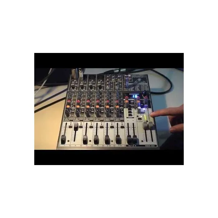 Behringer Xenyx 1204FX Mixer Analógico de Áudio Profissional com