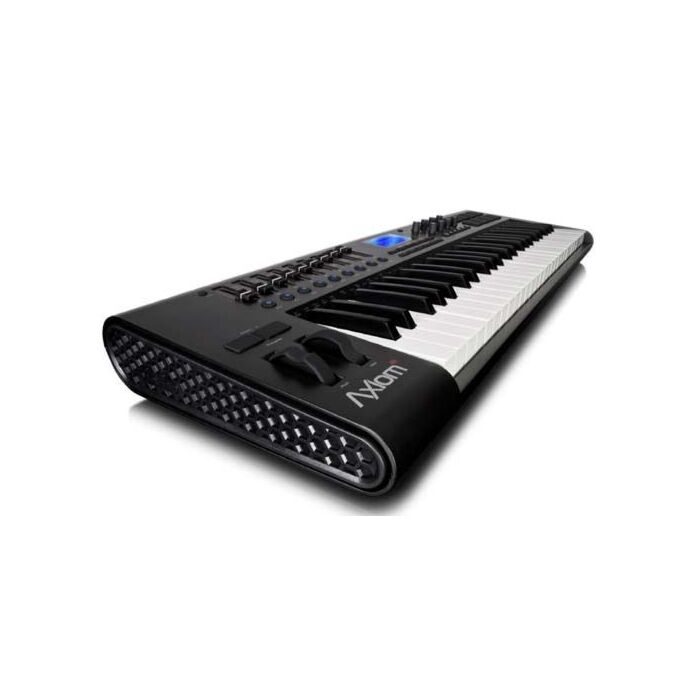 - Características • 49 Teclas estilo piano, com ação semipeso de piano e aftertouch, manifeste toda sua expressividade • 8 Pads confortáveis e dinâmicos, para programação intuitiva • 8 Knobs, um fader, nove botões e modo DirectLink que oferece mapeamento 