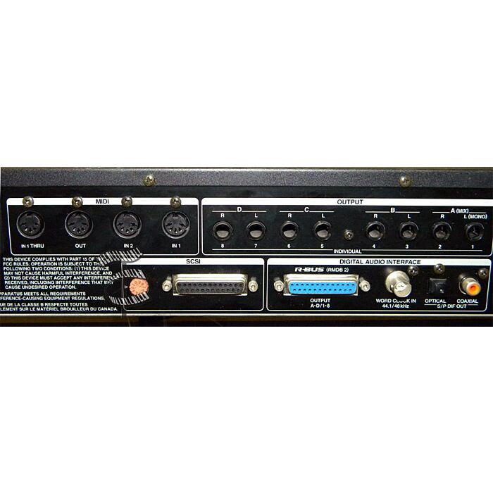 O Roland XV-5080 é um módulo de sons profissional que oferece uma ampla variedade de timbres de alta qualidade para músicos e produtores. Com uma capacidade de polifonia de até 128 vozes, este módulo é capaz de reproduzir sons realistas e detalhados, desd