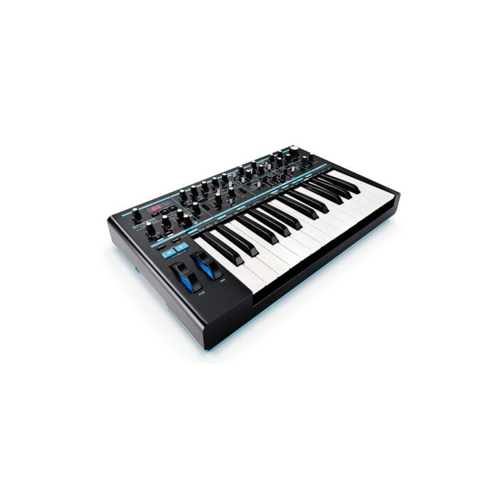 O Novation Bass Station II é um teclado sintetizador analógico monofônico que oferece uma ampla variedade de possibilidades sonoras. Com dois osciladores ajustáveis, um sub-oscilador e dois tipos de filtros analógicos, é capaz de produzir desde graves pro