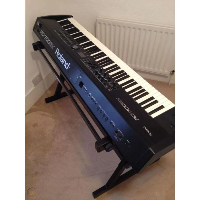 Piano Digital Roland RD-700GX - Qualidade Profissional | TeclaCen