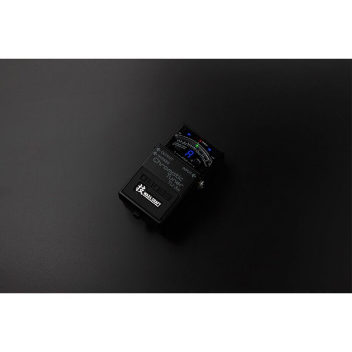 O afinador Roland Boss TU-3W é um equipamento de alta qualidade e precisão, ideal para músicos profissionais e amadores que buscam uma afinação perfeita. Com um display de fácil leitura e uma construção robusta, o TU-3W é capaz de detectar até mesmo as no