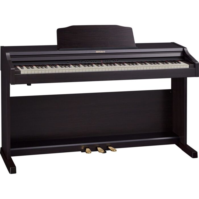 O piano digital Roland RP501R CR é uma excelente escolha para pianistas de todos os níveis. Com um teclado de ação de martelo progressivo e som de piano autêntico, este instrumento oferece uma experiência de tocar piano realista e envolvente. Além disso, 
