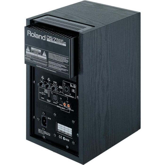 DS-7 Monitor Bi-amplificado Plugue no Puro Áudio de ouro Apresentando uma nova e nobre linha de monitores digitais para os profissionais de áudio mais exigentes, os modelos Roland DS-8, 7 e 5 de referência ativa, reproduzem performances em 24-bit com imag