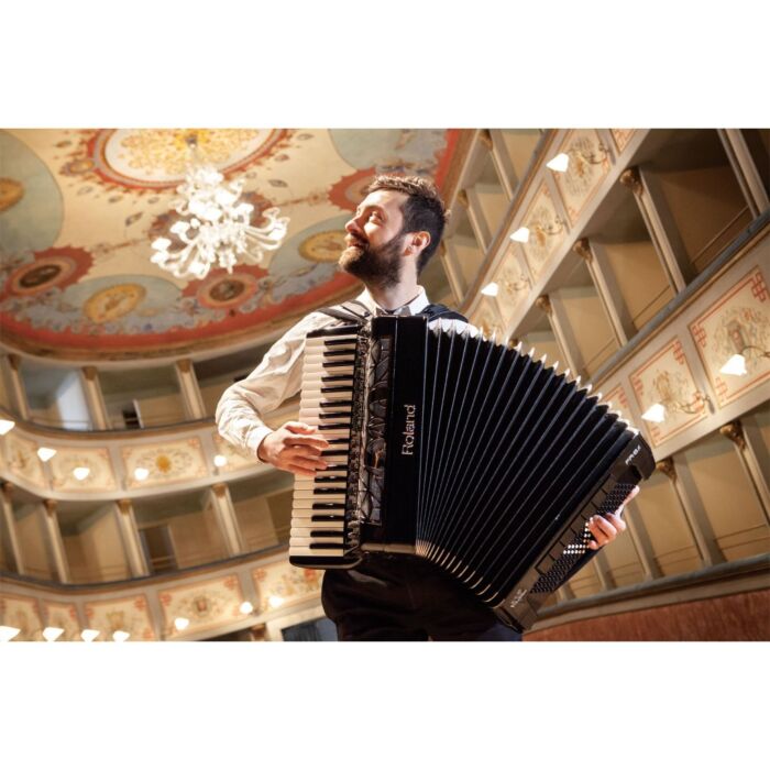 Roland fr-8x bk v-accordion Acordeon digital com resposta real de um acordeon acústico. 1400 memórias de usuário, looper embutido , correira em couro.-roland fr-8x bk v-accordion ID-2079