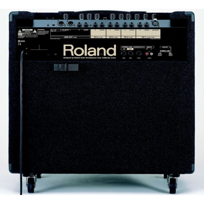 O KC-550 oferece 180W RMS em um poderoso falante de 15 polegadas + tweeter. São 4 entradas de áudio, saídas XLR para mesa de som, tornando o KC-550 o top dos amplificadores atuais para teclados e sintetizadores. • Amplificador com 180-watts RMS; • Conveni