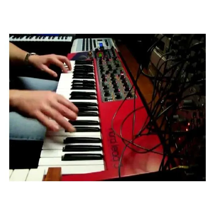 Sintetizador Nord Lead 3 - Som analógico e digital em um só equip