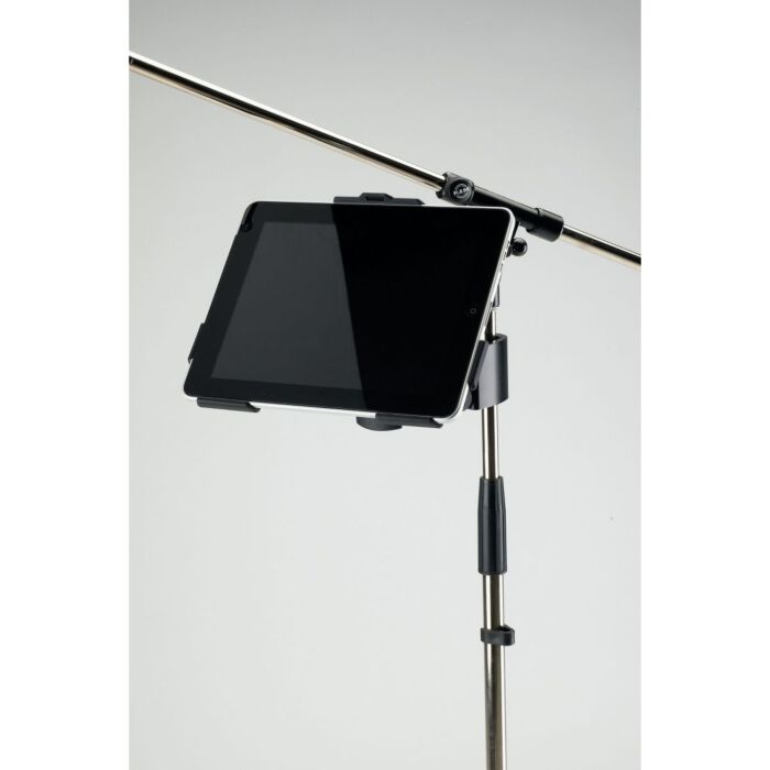 O suporte para iPad 1 com clamp 19720 da K&M Konig & Meyer é uma solução prática e segura para quem precisa utilizar o tablet em apresentações, shows ou em casa. Com design elegante e ajuste preciso, o suporte permite que o iPad fique fixo em uma posição 