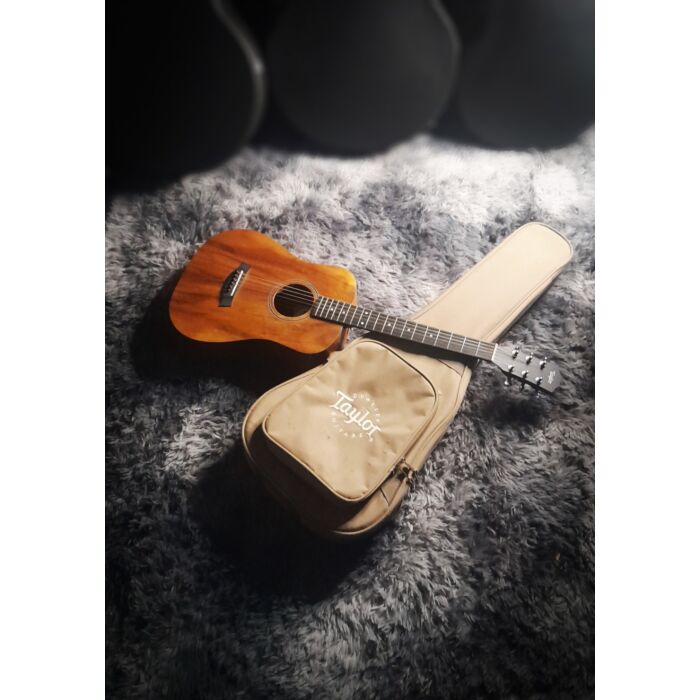 Comprar Violão Taylor Baby Koa Usado - 3/4 com Captador e Tampo Sólido - 1