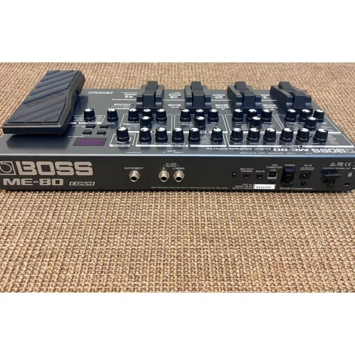 Pedaleira Boss ME-80 Multiefeitos para Guitarras - Preto - Usado