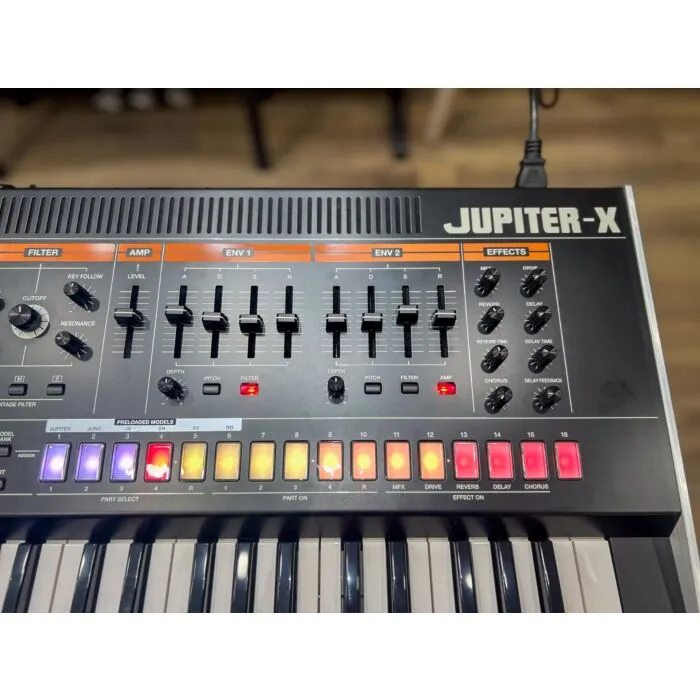 Sintetizador Roland Jupiter-X Preto Showroom | TeclaCenter Instru