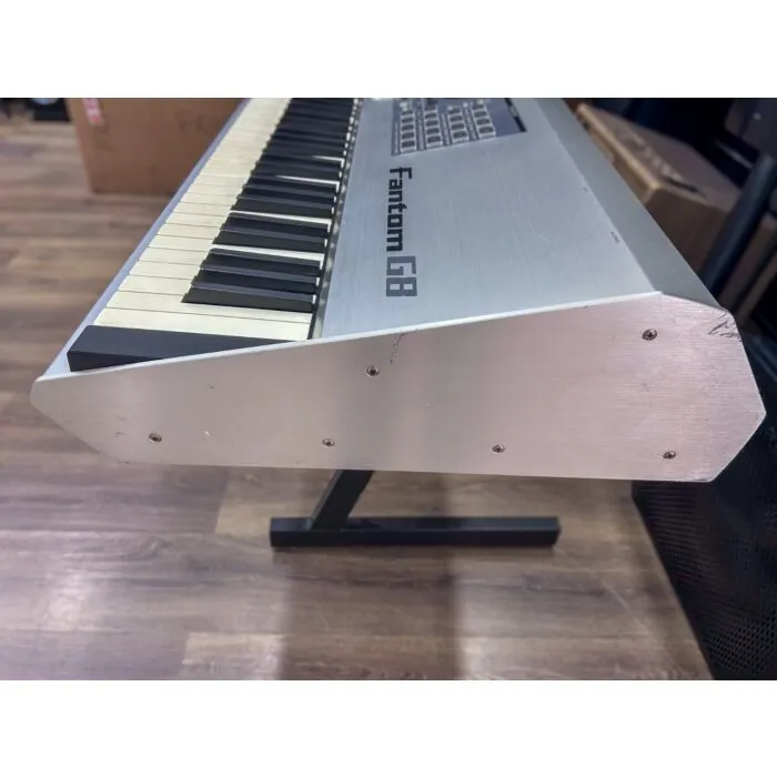 Teclado Roland Fantom G8 88 Teclas Prata - 1GB Memória - Usado |