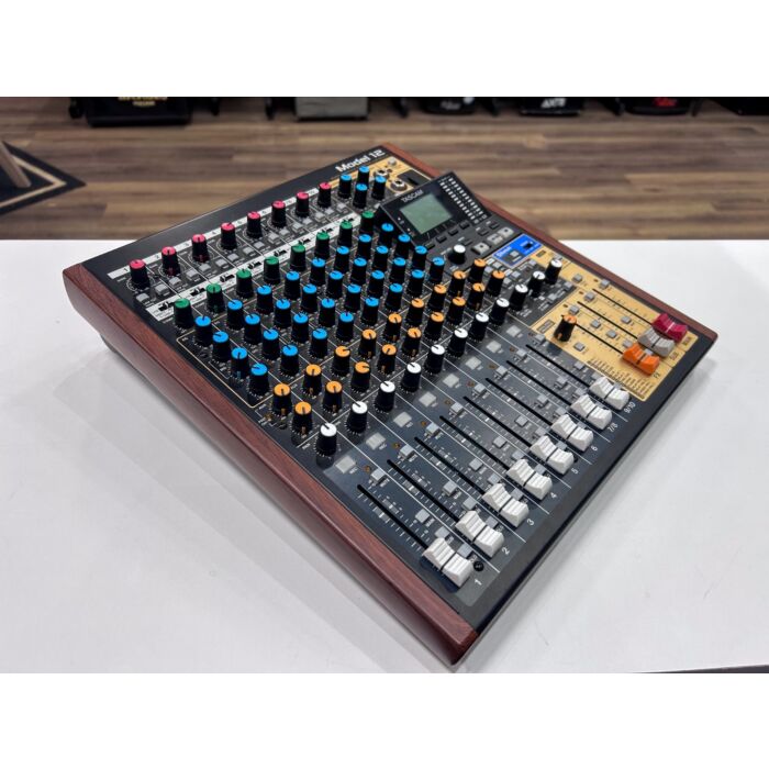 Comprar Mixer Interface Tascam Model 12 - Gravação e Mixagem - Usado - 1 Comprar Mixer Interface Tascam Model 12 - Gravação e Mixagem - Usado - 1