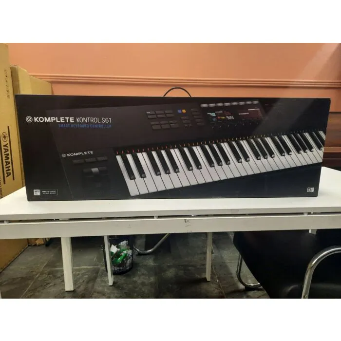 Teclado Native Instruments Komplete Kontrol S61 MK2 61 Teclas - U
