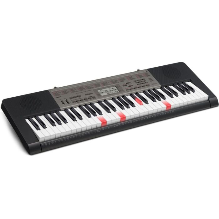 O Casio LK-240 é um teclado arranjador com 61 teclas sensíveis ao toque, ideal para iniciantes e músicos experientes. Com uma ampla variedade de recursos, incluindo 400 timbres, 150 ritmos e 110 músicas integradas, este teclado oferece uma experiência mus