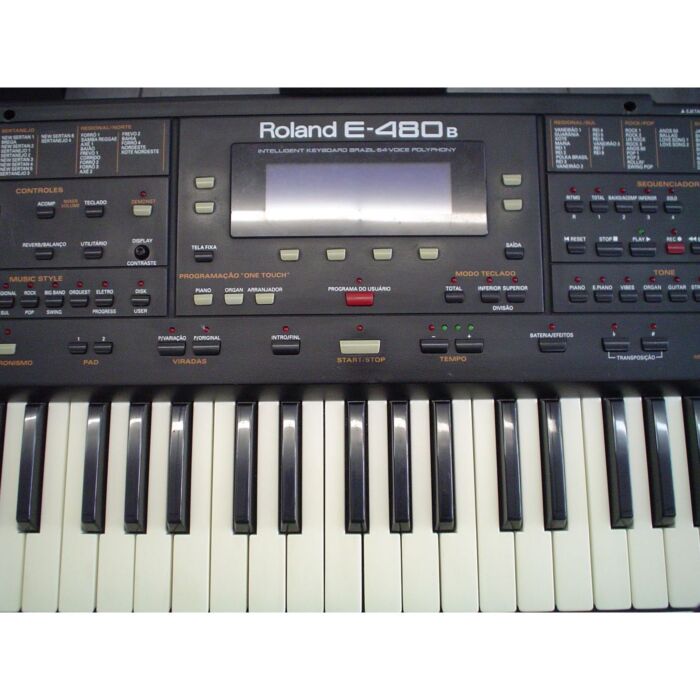 O Roland E-480B é um teclado arranjador de alta qualidade, projetado para músicos profissionais e amadores que buscam um instrumento versátil e fácil de usar. Com uma ampla variedade de sons e ritmos integrados, este teclado oferece uma experiência musica
