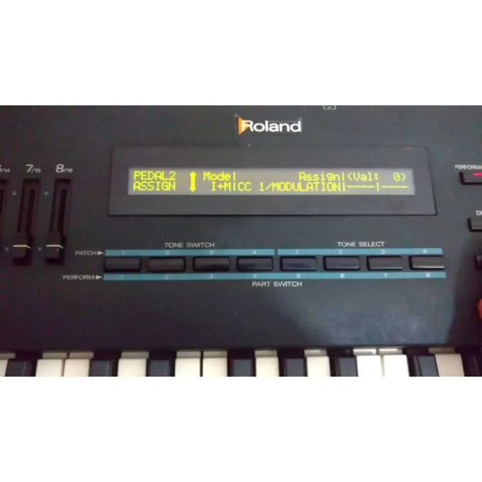 Teclado sintetizador Roland JV-90 - qualidade e versatilidade em