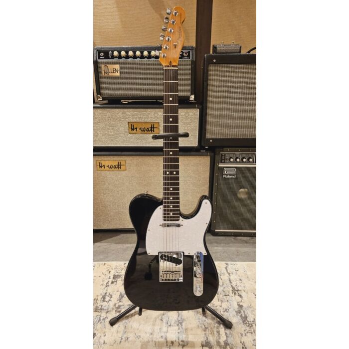 Comprar Guitarra Fender Telecaster Preta Usada + Case USA - Elegância e Som Autêntico - 1