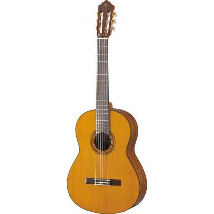 Yamaha CG162C Violão O Yamaha CG162C Violão oferece um timbre rico com melhor volume, qualidade e resposta tonais, tocabilidade superior com seu desenho de braço de fácil sustentação, altura de cordas confortável e aparência elegante em um design simples.