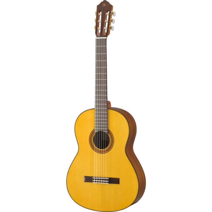 Yamaha CG162S Violão O Yamaha CG162S Violão oferece um timbre rico com melhor volume, qualidade e resposta tonais, tocabilidade superior com seu desenho de braço de fácil sustentação, altura de cordas confortável e aparência elegante em um design simples.