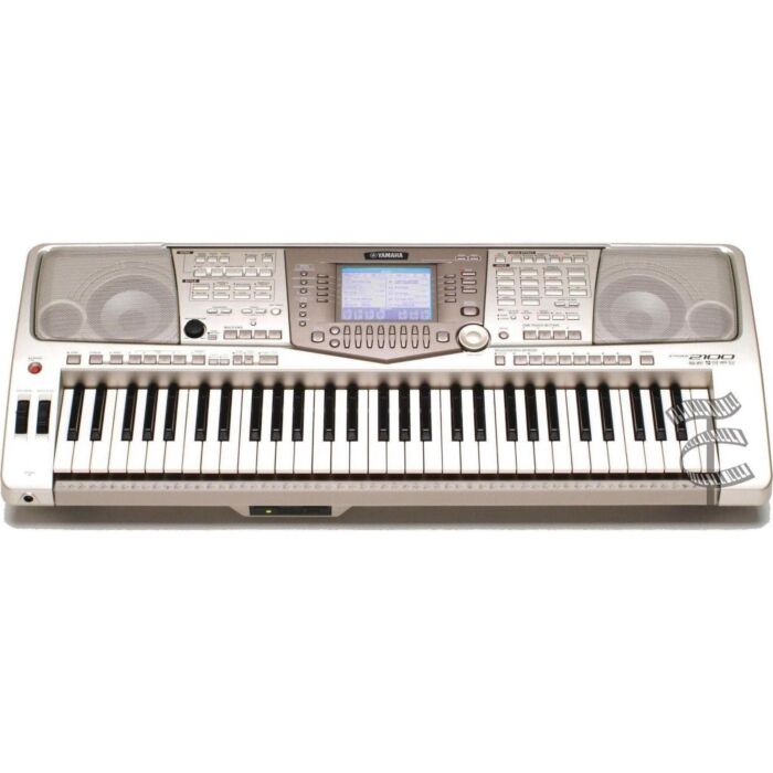 O Yamaha PSR-2100 é um teclado completo para músicos que buscam qualidade e versatilidade. Com inúmeras funções e entrada para microfone, o equipamento garante animação total em suas apresentações. Além disso, a marca Yamaha é reconhecida mundialmente pel