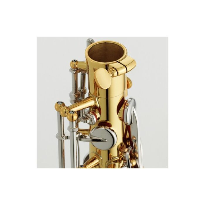 Yamaha YTS-26 Saxofone Saxofones Tenor para Estudo. (Bb) Laqueado dourado, c/ recurso de F frontal, apoio do polegar esquerdo ajustável, abraçadeira do tudel reforçada, mecanismo de conexão de B – C# melhorado, c/ estojo e acessórios, bocal 4C e Tudel 26 