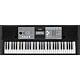 Teclado Yamaha PSR-E233 com 61 teclas sensitivas.