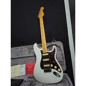 Fender American Ultra Stratocaster HSS Artic Pearl Guitarra Elétrica - Usado