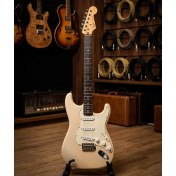Fender American Traditional Stratocaster 1999 Guitarra Elétrica Vintage White - Usada