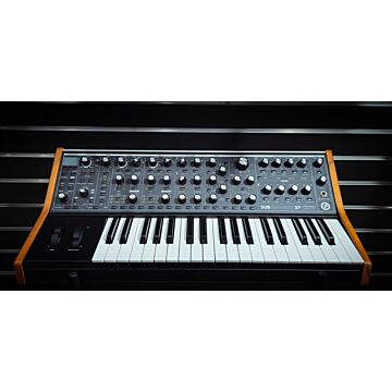 Moog Subsequent 37 Sintetizador Analógico Preto - Usado