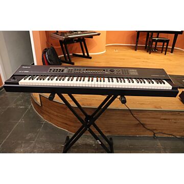 Comprar Piano Digital Roland XV-88 Usado - Qualidade Sonora Impecável - 1