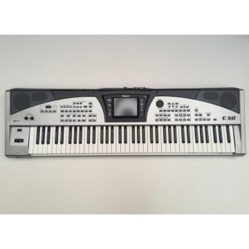 E-60 Arranger Workstation A Linha E está de volta! A Linha E foi a primeira linha de teclados arranjadores lançada pela Roland. Seu sucesso foi enorme no mundo todo, revolucionando o conceito de teclado arranjador . E depois de muitos anos, a Roland lança