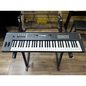 Comprar Teclado Sintetizador Yamaha MX61 - Usado - Performance e VST Integrado - 1 Comprar Teclado Sintetizador Yamaha MX61 - Usado - Performance e VST Integrado - 1