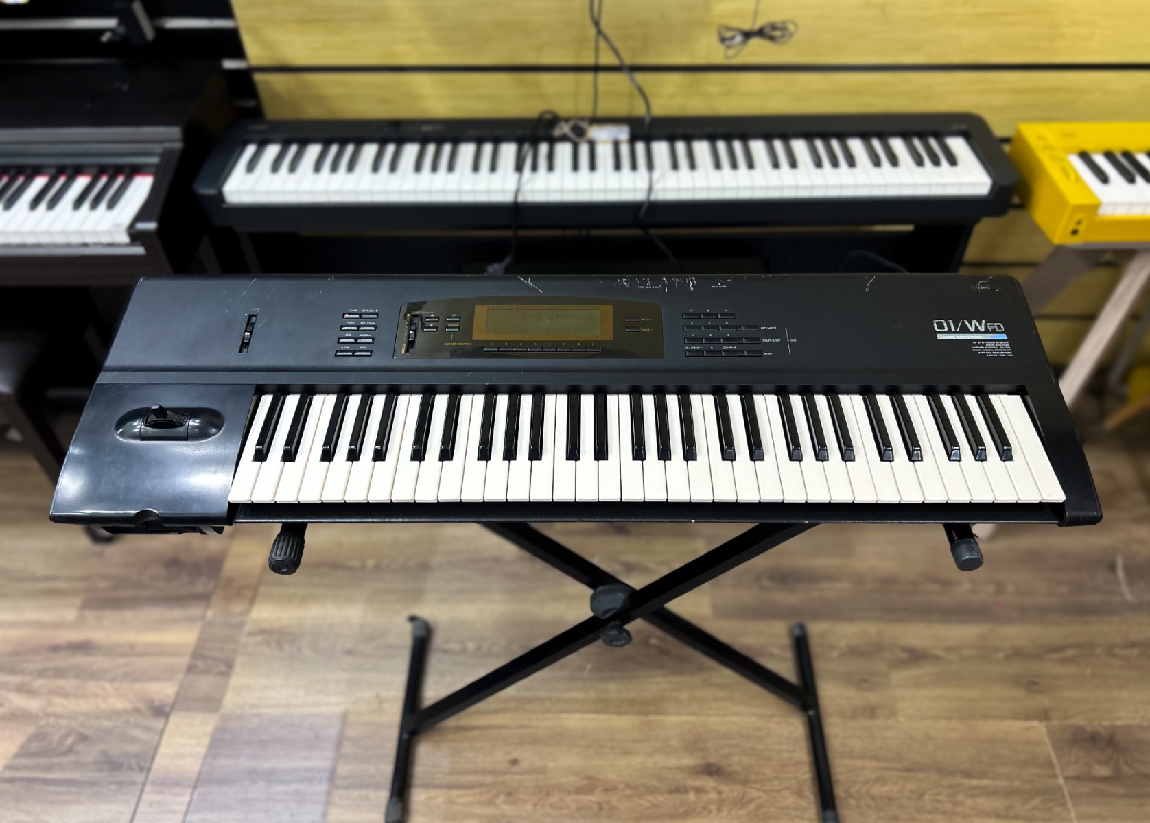 鍵盤楽器 KORG 01W/FD Korg 01/W FD Teclado Sintetizador - Usado | Melhor Preço e Qualidade