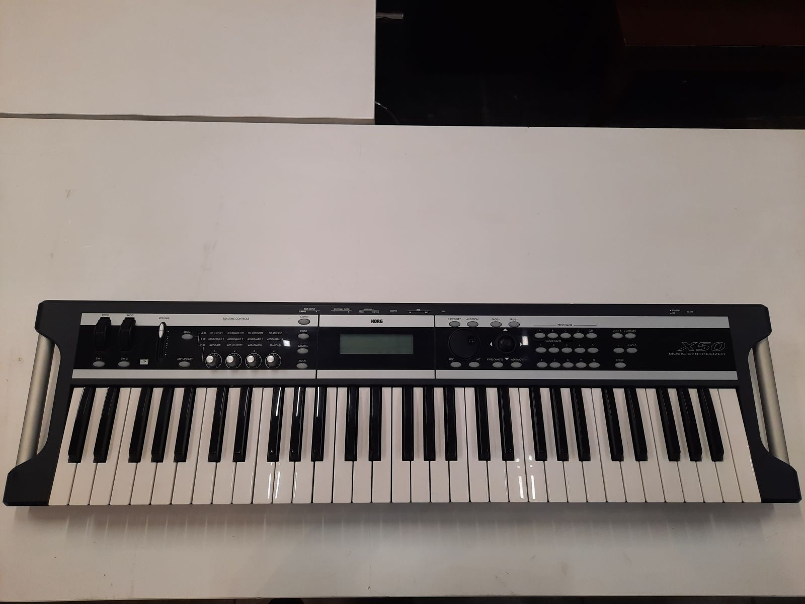 Korg X50 61 Teclado Sintetizador - Usado | Melhor Preço e Condições