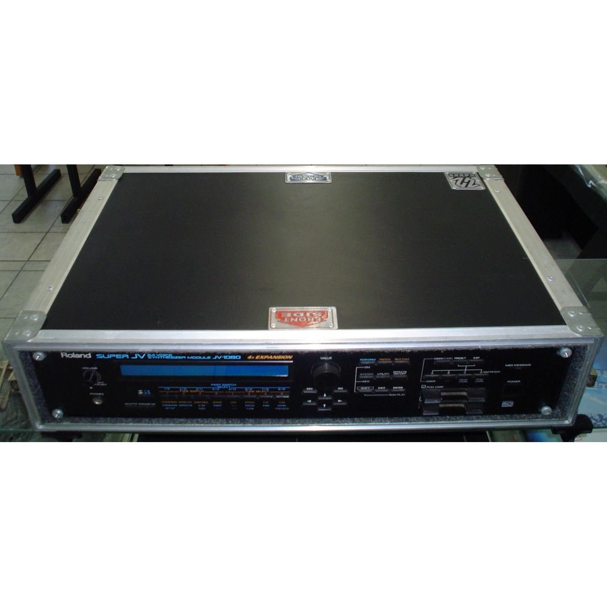 Módulo de sons Roland JV-1080: qualidade e versatilidade - Preto