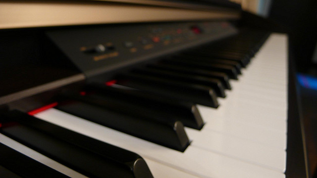 Piano Digital Yamaha CLP-240 Clavinova - O Melhor Piano Digital da