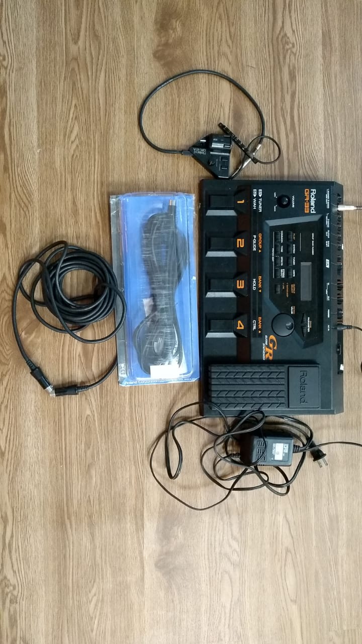 Roland GR-33 + GK-2A Pedaleira Sintetizador com Captador de