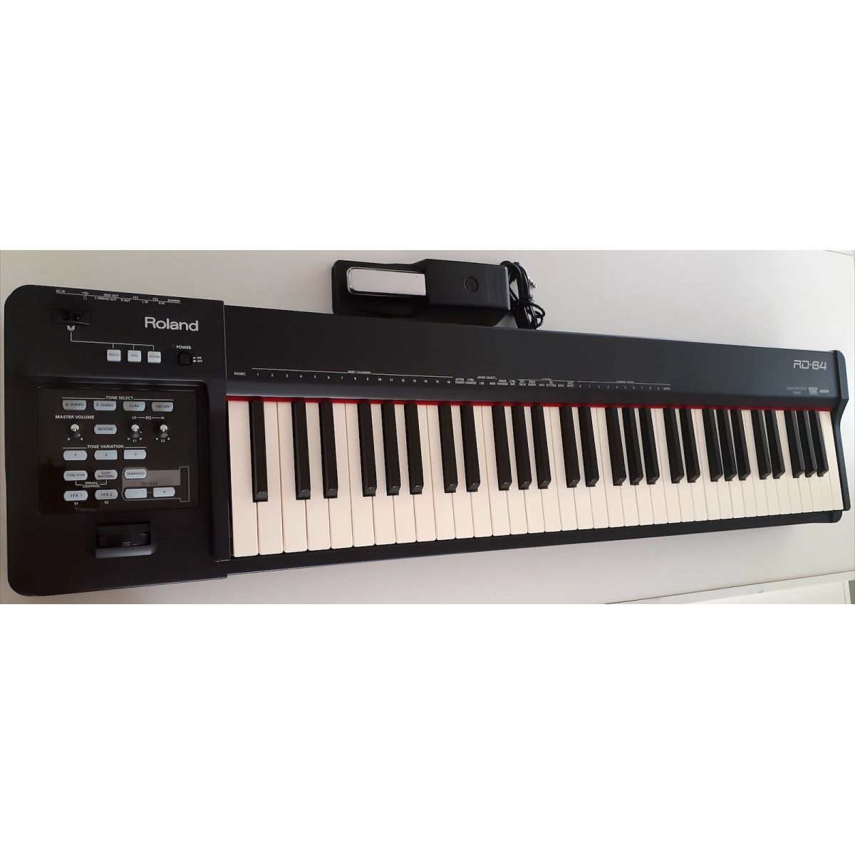 Roland RD-64 Piano Digital Usado
