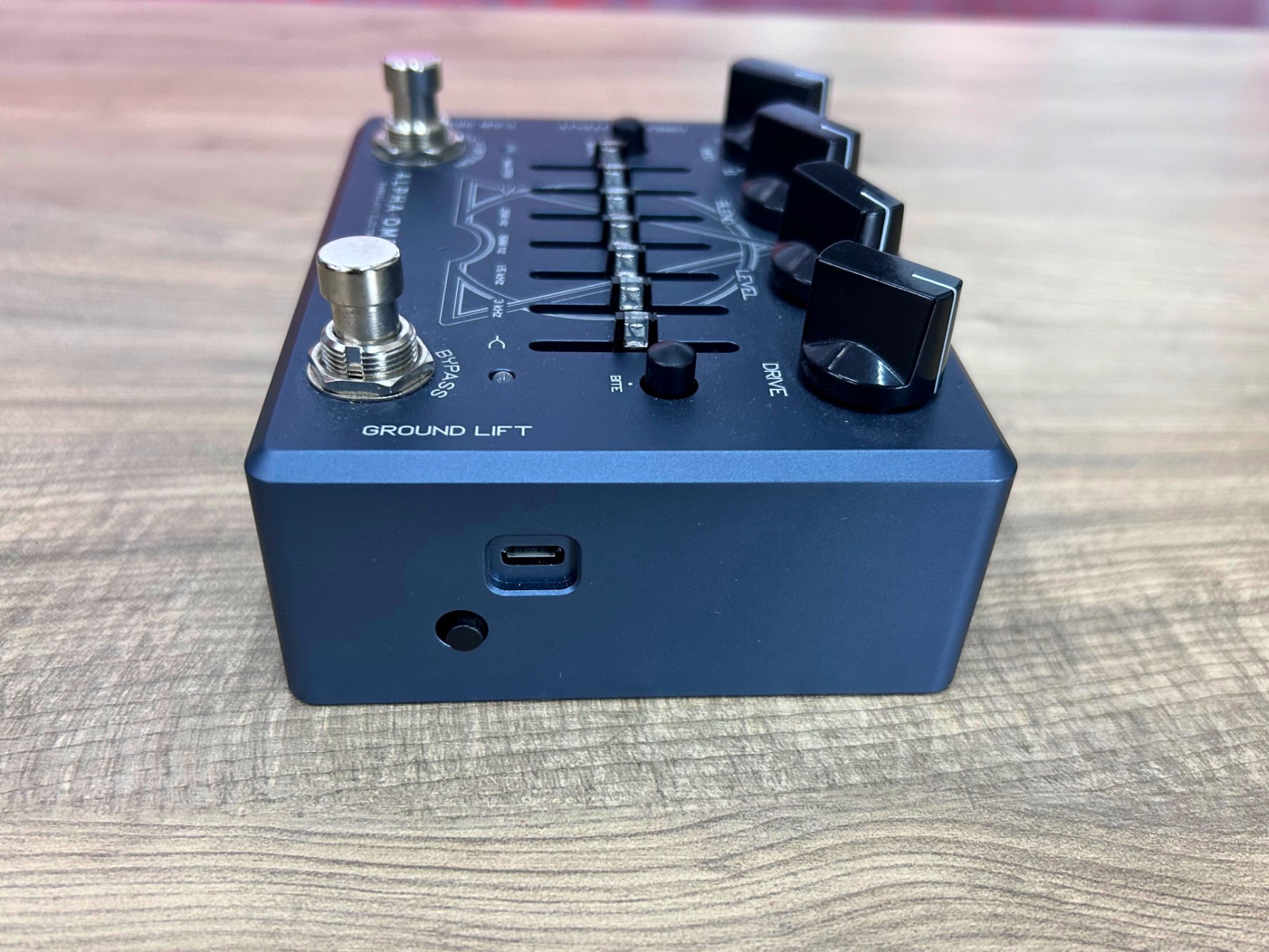 Pedal Darkglass Alpha Omega Ultra - Usado - Cinza, Distorção e Pré
