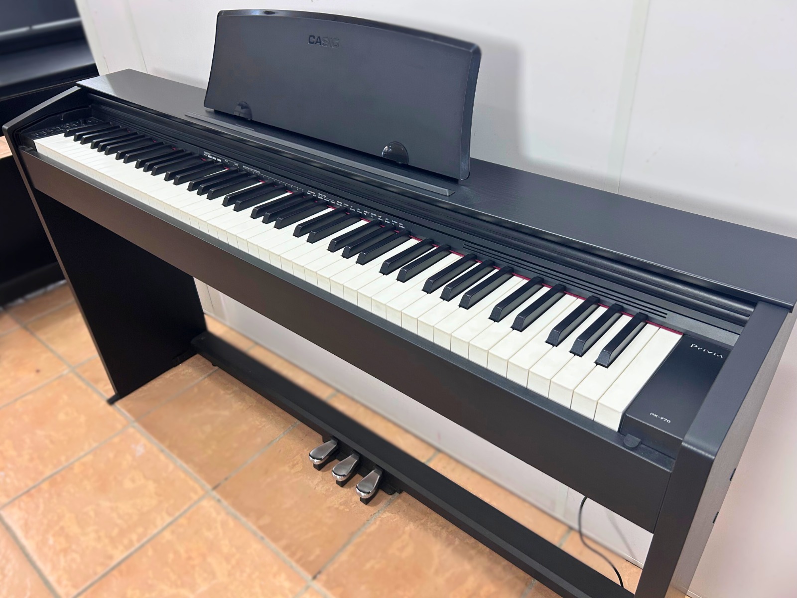 Piano Digital Casio Privia PX-770 BK - Preto - Showroom