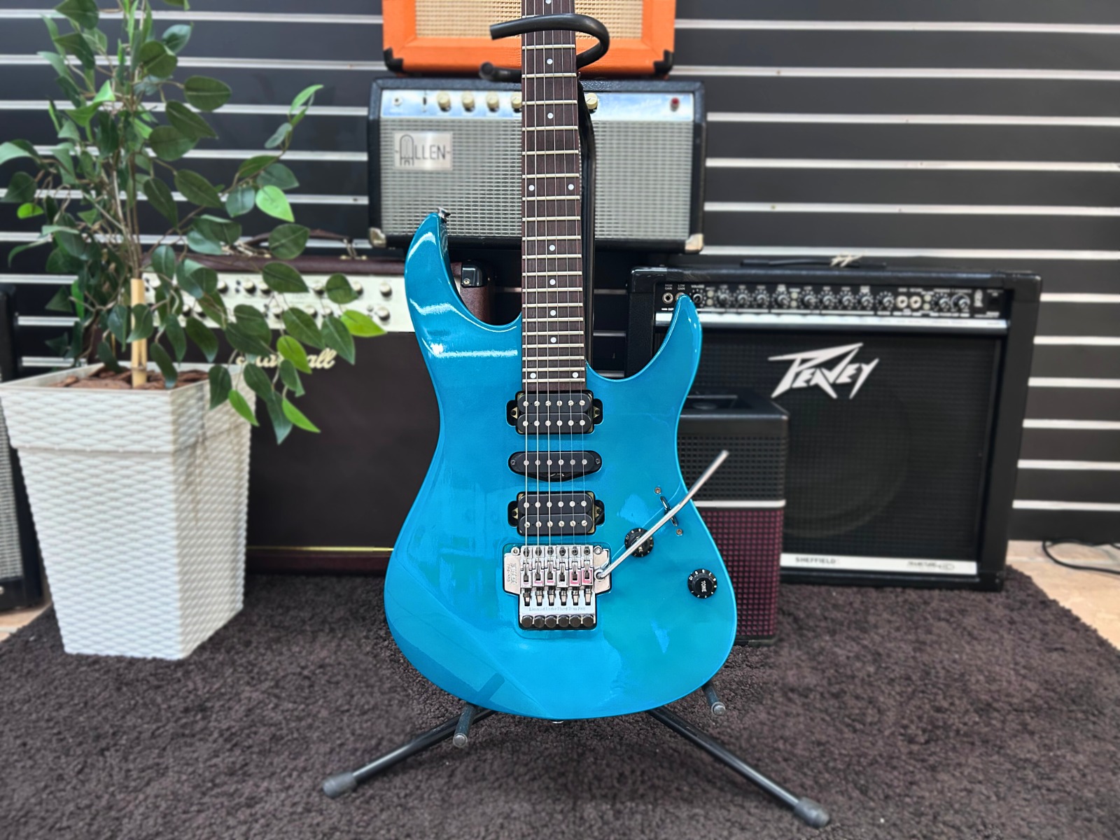 Guitarra Yamaha RGX 421D Azul Usada - Qualidade e Versatilidade